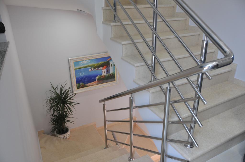 Ambassador & Ambassador Lux Apartments Ulcinj Esterno foto