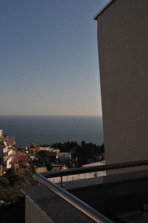 Apartments Ambassador Ulcinj Esterno foto