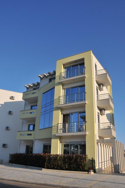 Apartments Ambassador Ulcinj Esterno foto